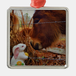 Ornamento De Metal Miniatura Cavalo Marrom e Coelhinho da Páscoa