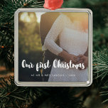 Ornamento De Metal Moderno Nossa Primeira Foto de casal de Natal<br><div class="desc">Uma tipografia moderna para esta coleção de personagens. Para personalizar com a sua imagem favorita. Você também pode mudar facilmente a cor da fonte para seu gosto.</div>