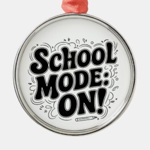 Ornamento De Metal Modo Escolar: LIGADO! ,Design inspirado na Vintage