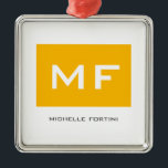 Ornamento De Metal Monograma Atrativo Amarelo Branco Seu Nome<br><div class="desc">Você acha difícil escolher um design de acordo com sua própria personalidade e gosto? Talvez esta design torne o seu trabalho mais fácil. Olhe de novo,  é isso que você está procurando.</div>
