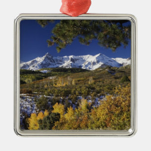 Ornamento De Metal Montanhas de San Juan e árvores Aspen em cor de ou