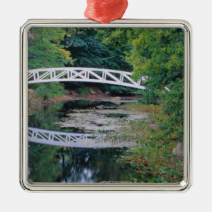 Ornamento De Metal NA, EUA, Maine. Ponte sobre lago em Somesville.