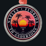 Ornamento De Metal Nápoles Florida Beach Retro Sunset Palm Tree 80s<br><div class="desc">Estas personalizadas Nápoles na Flórida Retro 60 Palmeiras Souvenirs. Nápoles Flórida, lembranças retrógradas de praia. viagem para amantes de verão. este design de época retrógrada é uma ideia de feriado, aniversário e presente de férias de verão. - Você pode personalizar o modelo, adicionando um nome de sua cidade ou local,...</div>