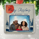 Ornamento De Metal Natal da família rustic Winter Forest Moon<br><div class="desc">Família de Luas de inverno russa Foto do Ornamento de Metal de Natal. Floresta de neve de inverno com lua e flocos de neve. Foto personalizada em um quadro redondo. Adicione sua foto,  nome e ano.</div>