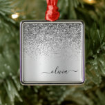Ornamento De Metal Nome do Glam do Monograma do Silver Glitter Metal<br><div class="desc">Folha de prata Folha metálica Brilhante Brilhante Metálico Nome do Monograma e Enfeites de natal Inicial. Isto faz o doce e perfeito aniversário de 16 anos,  casamento,  chá de panela,  aniversário,  chá de fraldas ou festa de solteira presente para alguém que ama luxo de luxo e estilos quíticos.</div>