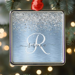 Ornamento De Metal Nome do Monograma da Glitter de Prata de Metal Bru<br><div class="desc">Personalize facilmente esse design de ornamento chic moderno com brilho bonito prateado brilhante em um fundo metálico azul escovado.</div>