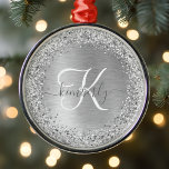 Ornamento De Metal Nome do Monograma da Largura Metálica Brugada<br><div class="desc">Personalize facilmente esse moedor de neve emoldurado,  com um design de Enfeites de natal com bonito cintilação prateada em um fundo metálico com escovas de prata.</div>