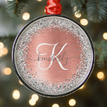 Ornamento De Metal Nome do Monograma do Glitter Metálico Brutado Dour<br><div class="desc">Personalize facilmente esta moda design de decoração chic de Natal com brilho bonito prateado em um fundo metálico escovado de ouro rosa.</div>