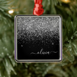 Ornamento De Metal Nome do Monograma do Sparkle Glitter Negra<br><div class="desc">Nome do Monograma da Silver e da Largura Negra e Enfeites de natal Inicial. Isto faz o doce e perfeito aniversário de 16 anos,  casamento,  chá de panela,  aniversário,  chá de fraldas ou festa de solteira presente para alguém que ama luxo de luxo e estilos quíticos.</div>