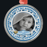 Ornamento De Metal Nome Fotográfico de Hanukkah, 1rua de Bebê Fofo<br><div class="desc">Doce design de fotografia com as palavras "Chanucá de 1rua de Bebê" na rodada intercalada com brinquedos de sonho. O nome do bebê e o ano para você personalizar está flanqueado em ambos os lados com uma Menorah e a Estrela de David (imagens removíveis de objetos). Comemore esta ocasião importantíssima...</div>