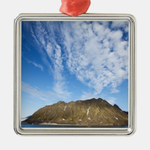 Ornamento De Metal Noruega, Svalbard, Nuvens sobre penhascos íngreme