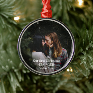 Ornamento De Metal Nossa Primeira Foto de Casal Envolvida no Natal