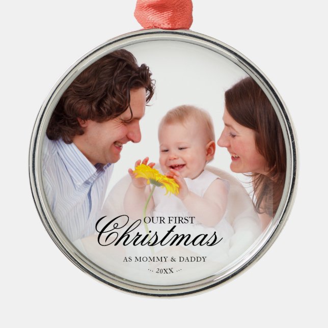 Ornamento De Metal Nosso Primeiro Natal como Mãe e Pai Foto de Bebê (Frente)