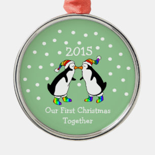 Ornamento De Metal Nosso Primeiro Natal Juntos 2015 (Pinguins LGBT)
