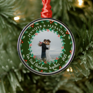 Ornamento De Metal Nosso primeiro natal juntos foto de azevinho