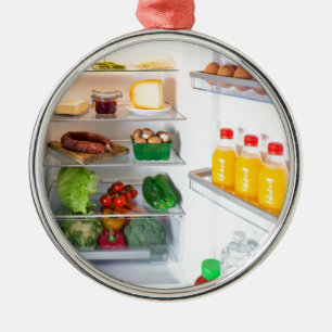 Ornamento De Metal Open fridge filled with food