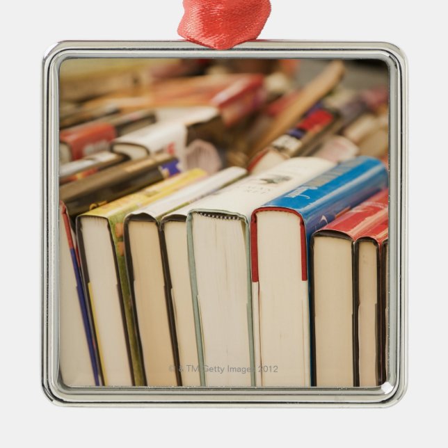 Ornamento De Metal Os livros usados no rummage a venda (Frente)