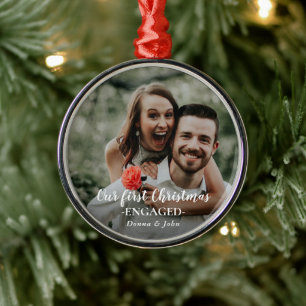 Ornamento De Metal Our First Christmas Engaged Script Couple Photo