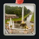 Ornamento De Metal Palácio de Peterhof e jardins St Petersburg Rússia<br><div class="desc">O palácio de Peterhof e os jardins bonitos da fonte chamaram o russo Versalhes de St Petersburg,  Rússia. Construído por Peter o excelente em 1703.</div>