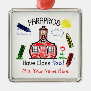 Ornamento De Metal Parapros tem o desenho de pastel da escola da