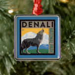 Ornamento De Metal Parque Nacional Denali | Lobo Howling<br><div class="desc">Anderson Design Group é uma ilustração e design de prêmio vencedora em Nashville,  Tennessee. O fundador Joel Anderson dirige uma equipe de artistas talentosos para criar a arte original da poster,  que se parece com impressões clássicos de propaganda desde a 1920 até os anos 60.</div>