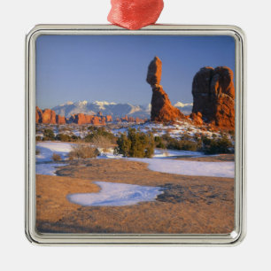 Ornamento De Metal PARQUE NACIONAL DOS ARCOS, UTAH. EUA. Rocha Equili