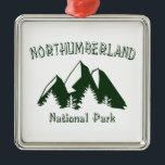 Ornamento De Metal Parque Nacional Northumberland<br><div class="desc">Northumberland National Park é o parque nacional mais setentrional da Inglaterra. Ele cobrir uma área de mais de 1.050 quilômetros quadrados entre a fronteira escocesa no norte ao sul do Muro de Hadrian.</div>