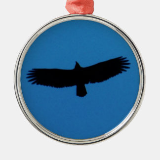 Ornamento De Metal Pássaro preto no céu azul