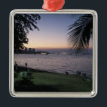 Ornamento De Metal Pattaya Beach Sunset.. Chonburi, Tailândia<br><div class="desc">Sunset on Beach,  Pattaya,  Chonburi,  Tailândia. Pattaya Beach é paralela ao centro da cidade,  e vai de Pattaya Nuea ao sul até Walking Street. Go Isaan Fotografia é especializada em imagens idiossincráticas da Tailândia,  Camboja e Laos. Aqui você encontrará Cartões de Saudação,  Cartões Postais,  Posters,  Mouséads e muito mais.</div>