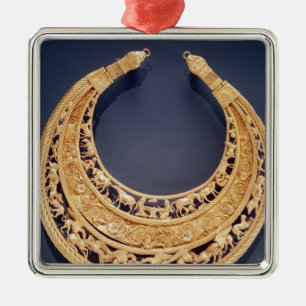 Ornamento De Metal Peitoral dado forma crescente de Tolstaya Mogila