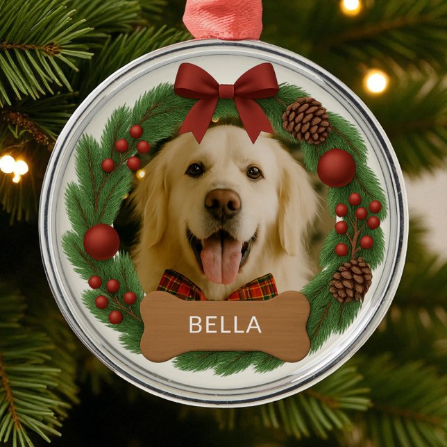Ornamento De Metal Pet Dog Photo Name Holiday Christmas Wreath (Criador carregado)