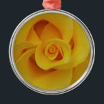 Ornamento De Metal Pétalas de Rosa Amarelas Românticas<br><div class="desc">pétalas rosas amarelas românticas.</div>
