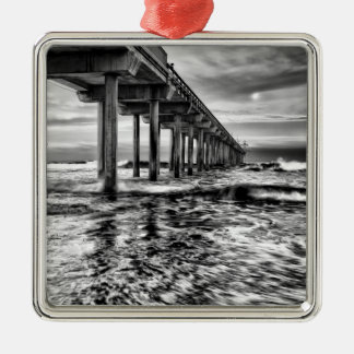 Ornamento De Metal Pier em preto e branco ao amanhecer, Califórnia