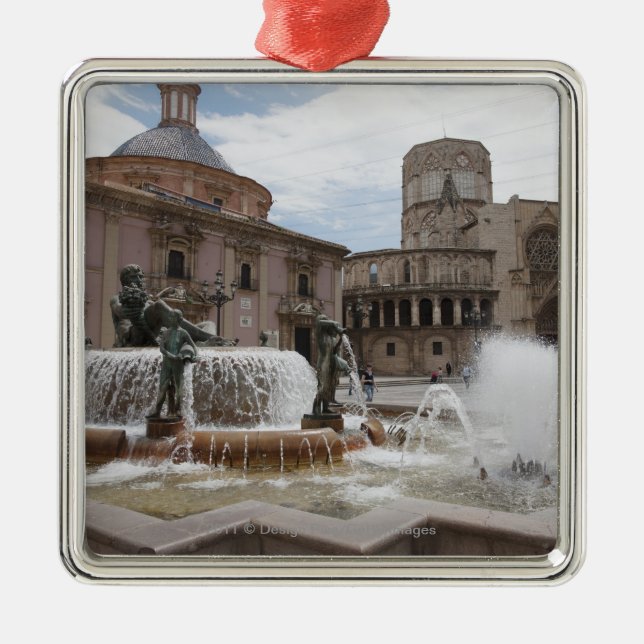 Ornamento De Metal Plaza De La Virgin e Basílica De Virgen (Frente)