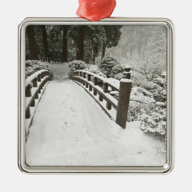 Ornamento De Metal Ponte da lua coberta de neve, Jardim Japonês (Frente)