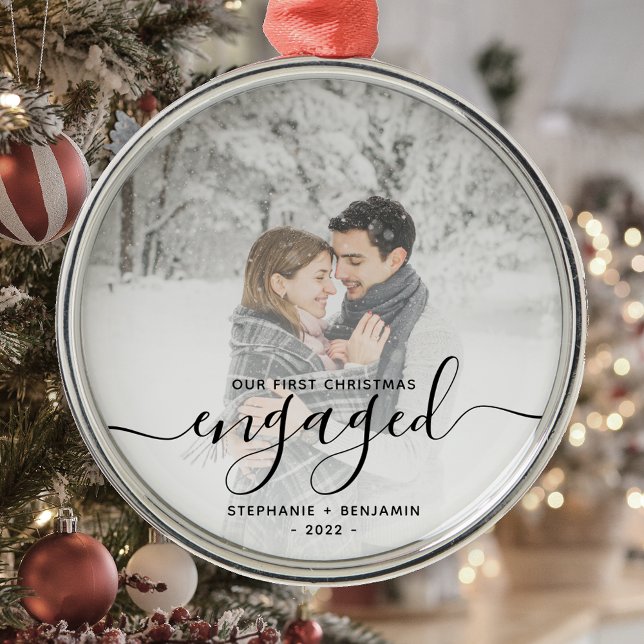 Ornamento De Metal Primeiro Natal de Noivado Foto Personalizada Black (Criador carregado)