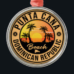 Ornamento De Metal Punta Cana Dominican Beach Vintage Retro<br><div class="desc">Design de Punta Cana,  República Dominicana,  em estilo Viagens vintage,  apresentando uma palmeira na praia com oceano e céu.</div>