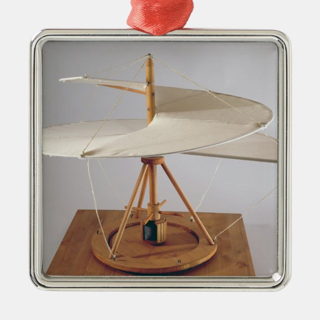 Ornamento De Metal Reconstrução modelo do design de da Vinci (Frente)