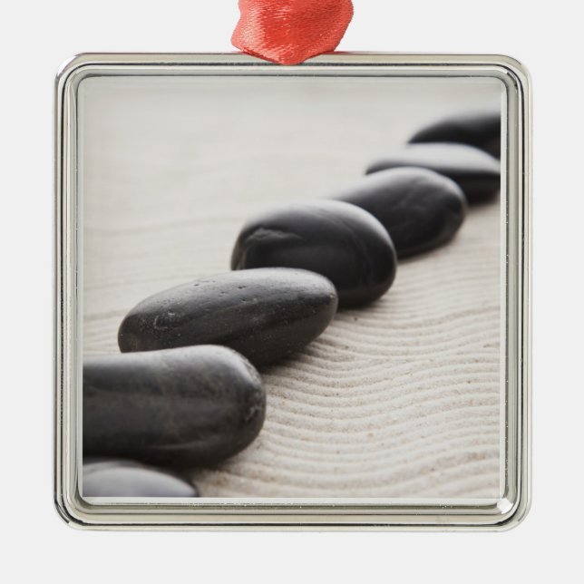 Ornamento De Metal Rochas na areia (Frente)