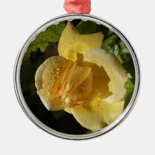 Ornamento De Metal Rosa amarelo de gota de orvalho