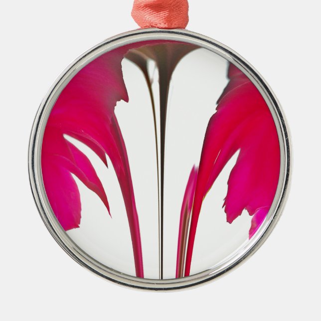 Ornamento De Metal Rosa vermelha fantástica do chic sob o céu branco. (Frente)