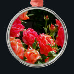 Ornamento De Metal Rosas florais cor-de-laranja-rosa Elegante<br><div class="desc">jardim de rosa de coral romântico - foto de H cooper</div>