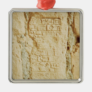 Ornamento De Metal Roteiro Cuneiform em uma parede do palácio