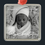 Ornamento De Metal Santa Batismo Foto do Bebê do Coração Chic Moderno<br><div class="desc">Essa design simples e moderna é composta por tipografia de serifa e adiciona uma foto personalizada,  adiciona nome de bebê e mês e ano de batismo</div>