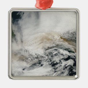 Ornamento De Metal Sarychev repica o sopro através do mar de Okhotsk