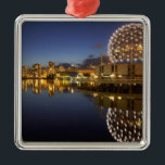 Ornamento De Metal Science World e CBD refletidos em False Creek,<br><div class="desc">COPYRIGHT David Wall / DanitaDelimont.com| CN02 DWA0002.jpg| Science World e CBD refletidos em False Creek,  Vancouver,  British Columbia,  Canadá</div>