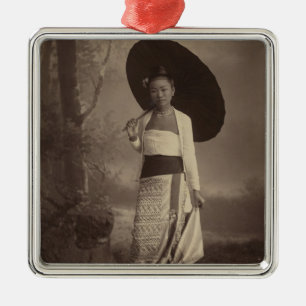 Ornamento De Metal Senhora Burmese