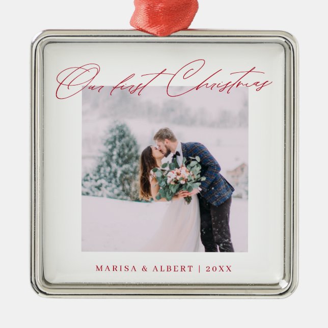 Ornamento De Metal Simples Script Moderno Nosso Primeiro Casamento De (Frente)