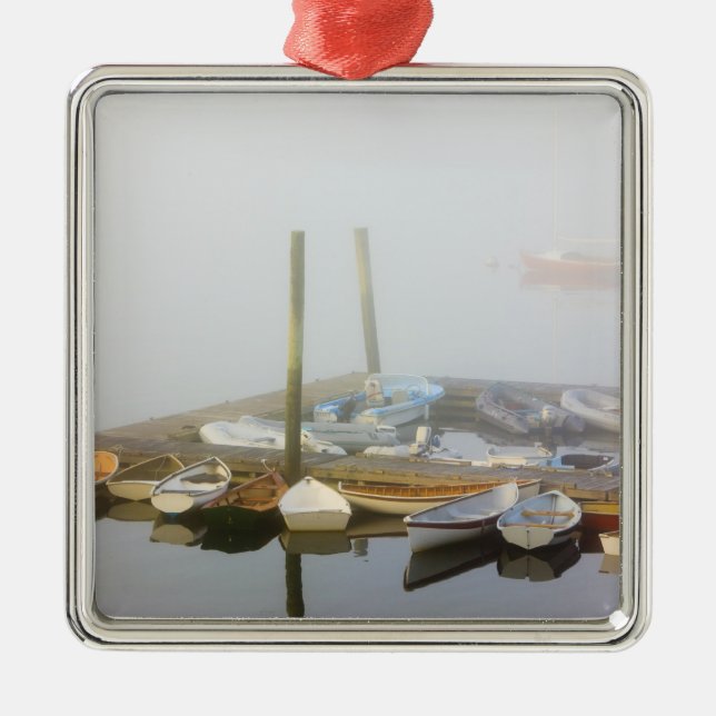 Ornamento De Metal Skiffs e nevoeiro matinal no porto sudoeste, (Frente)