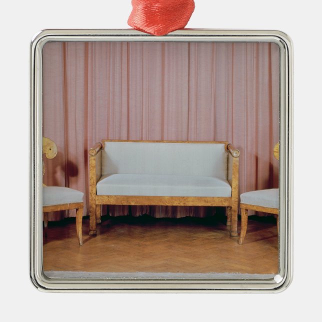 Ornamento De Metal Sofá e duas cadeiras, vidoeiro careliano, 1810-20 (Frente)